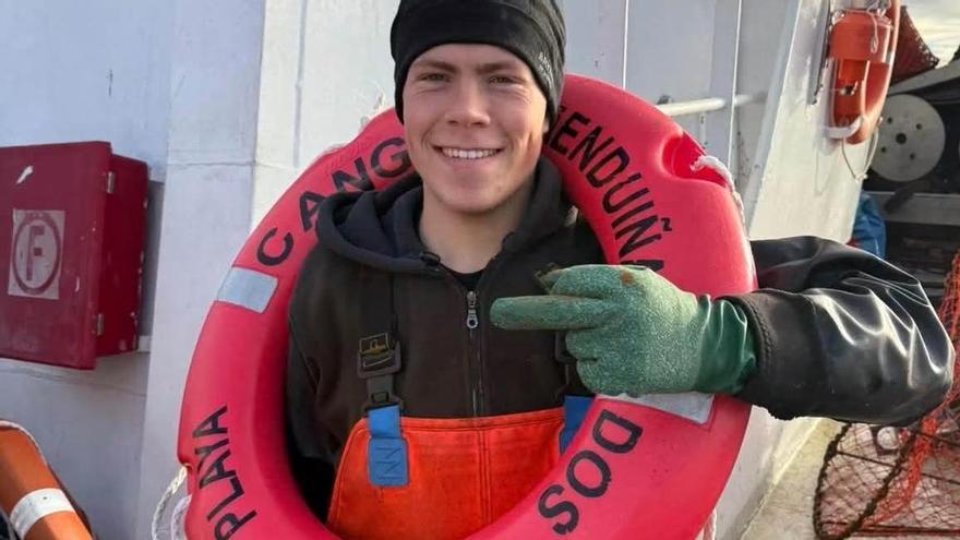 Localizado al norte de Noruega un salvavidas que el pesquero «Playa Menduiña Dos» perdió hace casi un año en Terranova