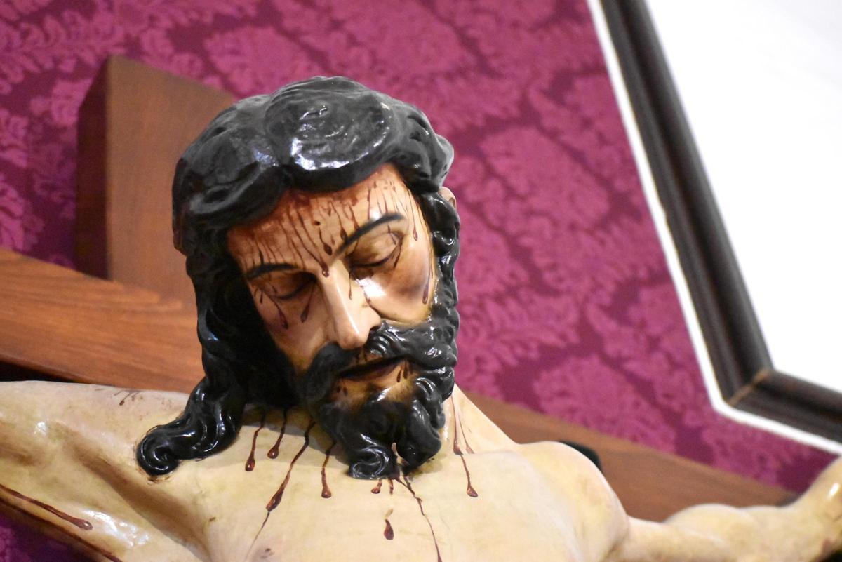 Galería | La Cofradía de los Estudiantes: elegancia pura a base de claveles y pasión