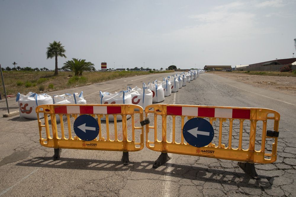 Sin solución a la vista para el bloqueo del vial del malecón en el Port de Sagunt