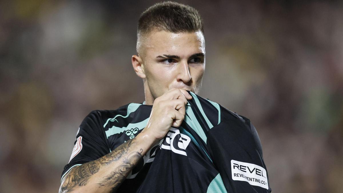 El delantero del Betis, Pablo García, en el Estadio Municipal Sergio León en el Palma del Río-Betis de Copa del Rey.