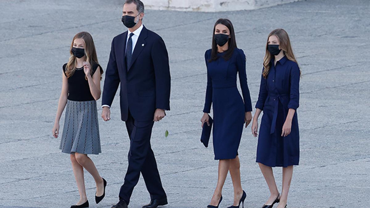 Los reyes y sus hijas acuden al homenaje por las víctimas del Covid-19 en Madrid