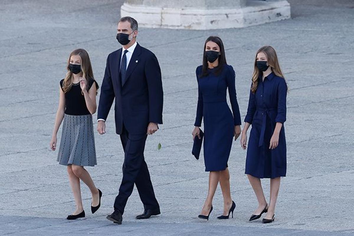 Los reyes Felipe y Letizia y sus hijas, la princesa Leonor y la infanta Sofía, en el homenaje a las víctimas por el Covid-19