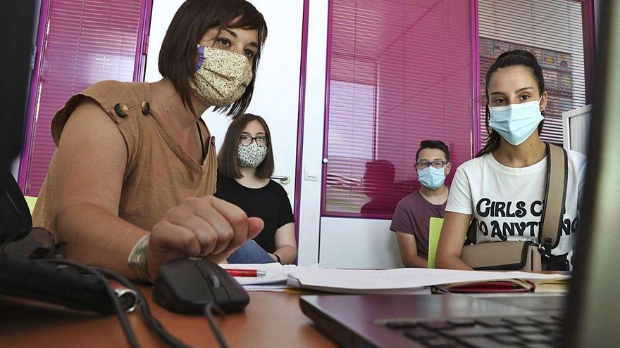 Por la izquierda, Paula Nieto, Adeline Laporte, Pablo López y Malena Gil, ayer, durante una videoconferencia desde el edificio Fuero.