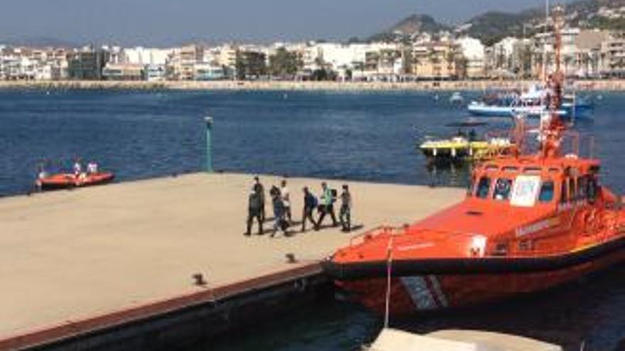 La patera en el puerto de Xàbia