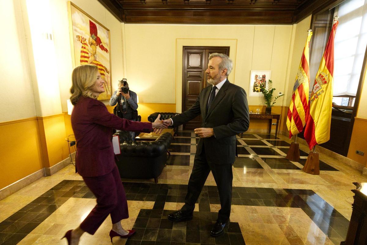 Azcón, el pasado mes de diciembre, recibe en su despacho a Pilar Alegría.