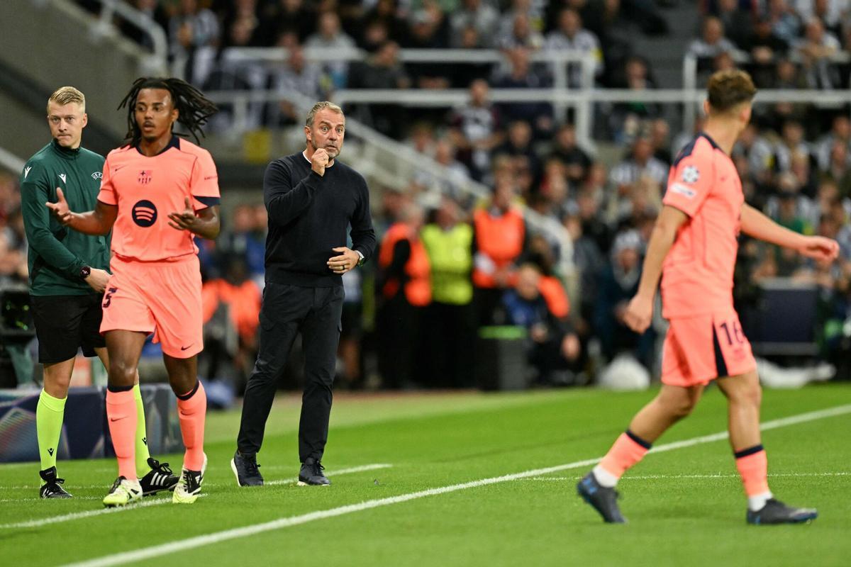 Barcelona's German coach Hans-Dieter Flick (C) reacts during the UEFA Champions League first round football match between Newcastle United FC and FC Barcelona at St James' Park in London, on September 18, 2025. (Photo by Oli SCARFF / AFP)