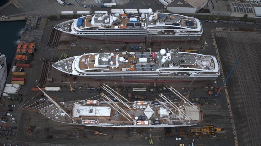 Del Ártico a La Luz: el Puerto de Las Palmas afianza su especialización en reparación naval con cinco cruceros de lujo en dique seco en Astican