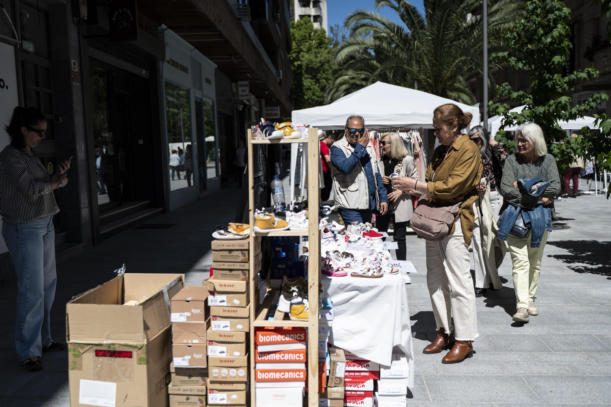 Fotogalería | Rodríguez Moñino saca sus saldos a la calle en Cáceres