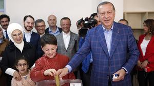 El president de Turquia, Recep Tayyip Erdogan, al seu col·legi electoral.