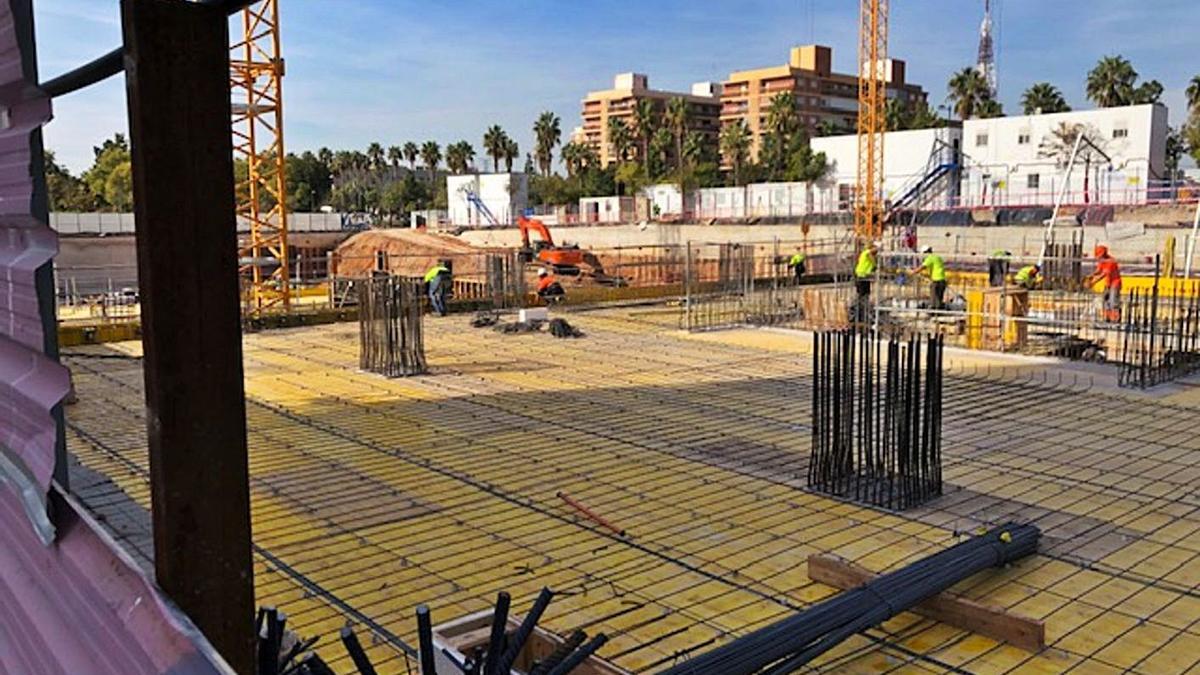 Estado de las obras del rascacielos de Bofill en València. | M. C. L.