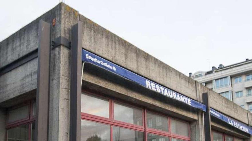 Fachada de la cafetería de la estación de autobuses.