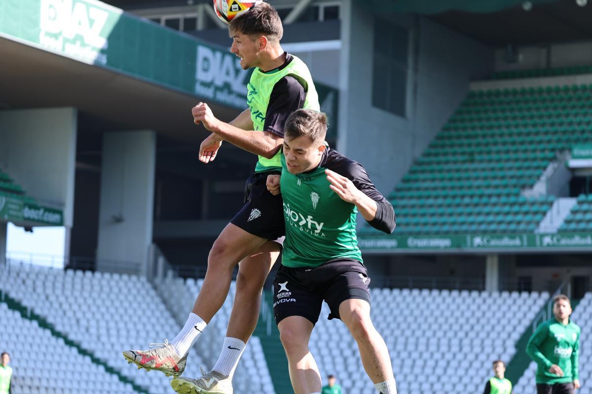 Antonio Casas y Álvaro Leiva, en El Arcángel durante un entrenamiento del Córdoba CF.