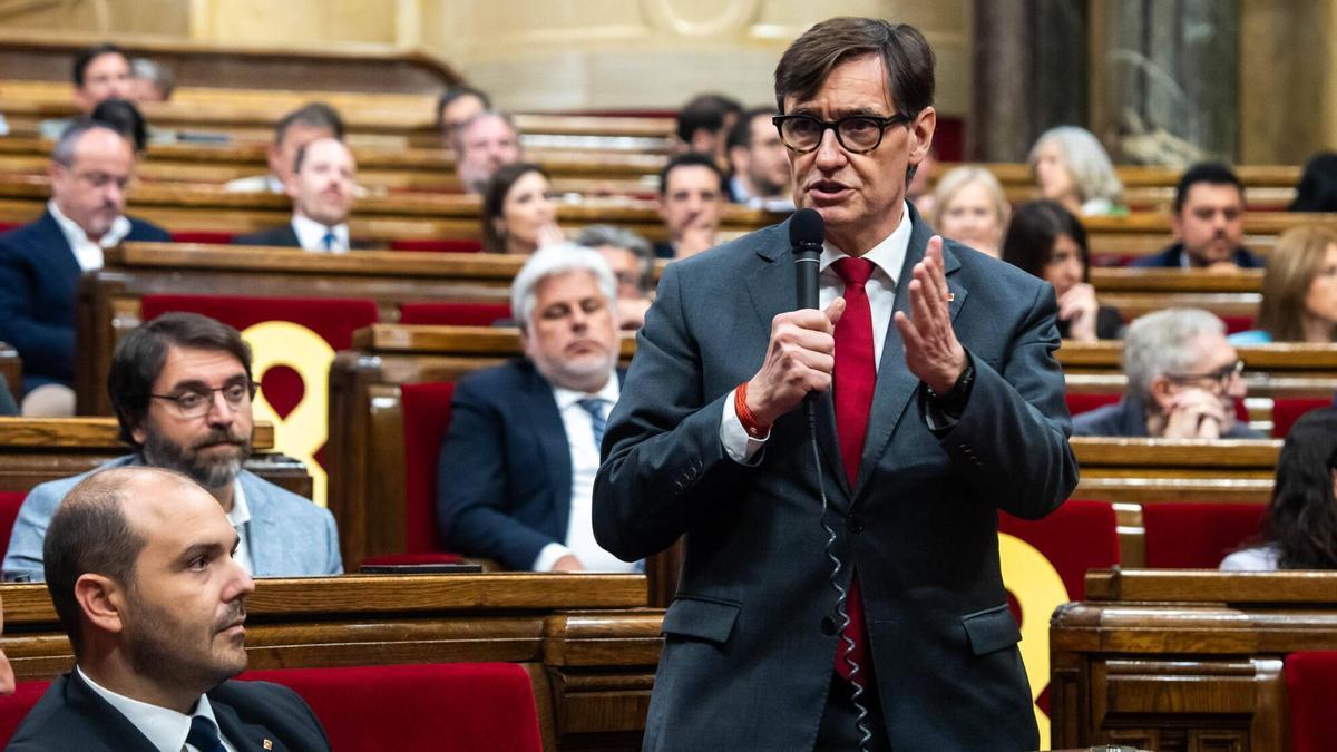 Illa afronta su tercer año de mandato con dos asignaturas atravesadas: maestros y trenes