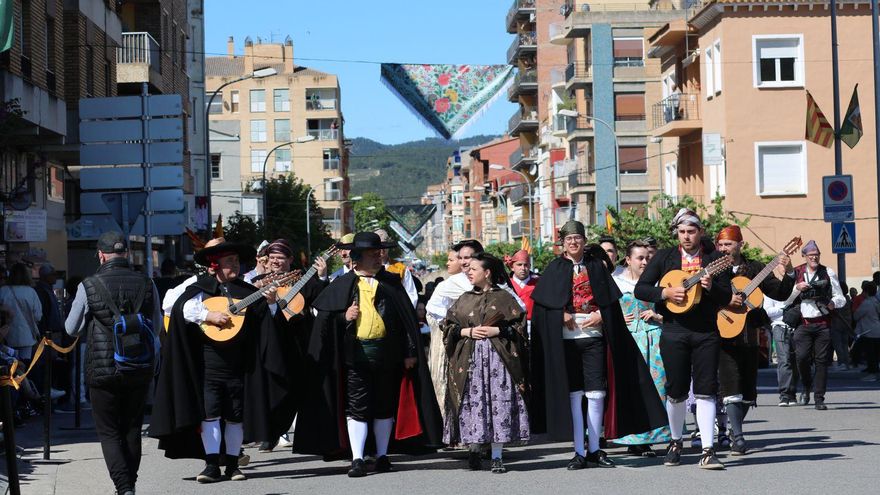 Fraga revive sus tradiciones en una Faldeta multitudinaria