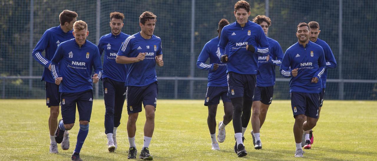 La plantilla del Real Oviedo durante un entrenamiento en El Requexón