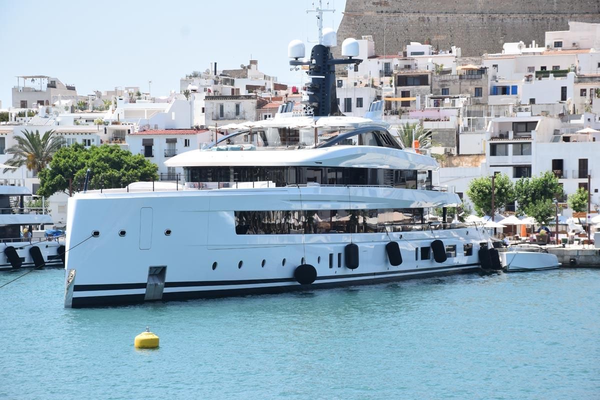 El superyate 'Haven' en aguas de Ibiza