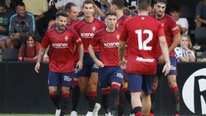 Los futbolistas de Osasuna celebran un gol en pretemporada.