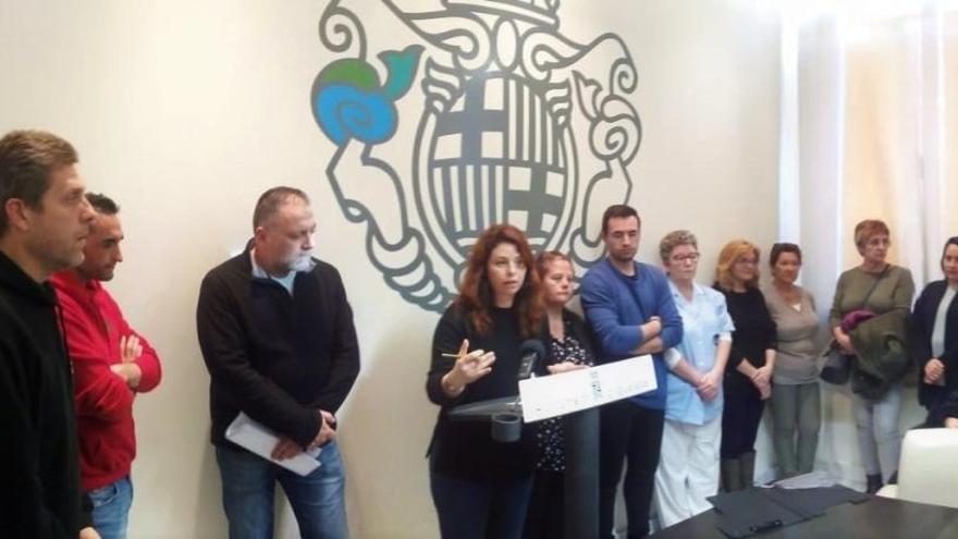 Roda de premsa de Poble actiu i la CGT per la licitació del servei de neteja