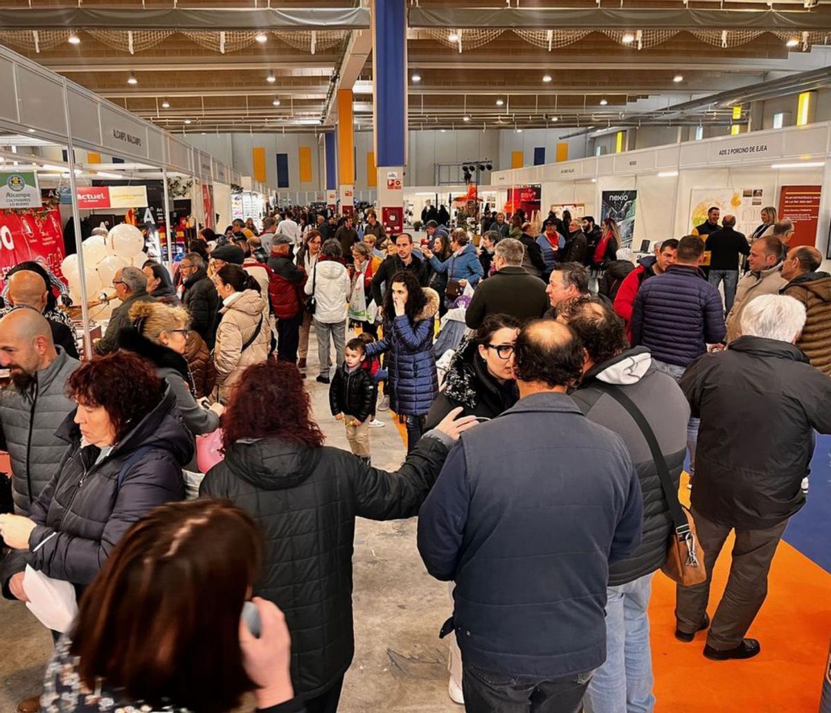 Hubo más de 100 expositores, además de actividades y presentaciones.