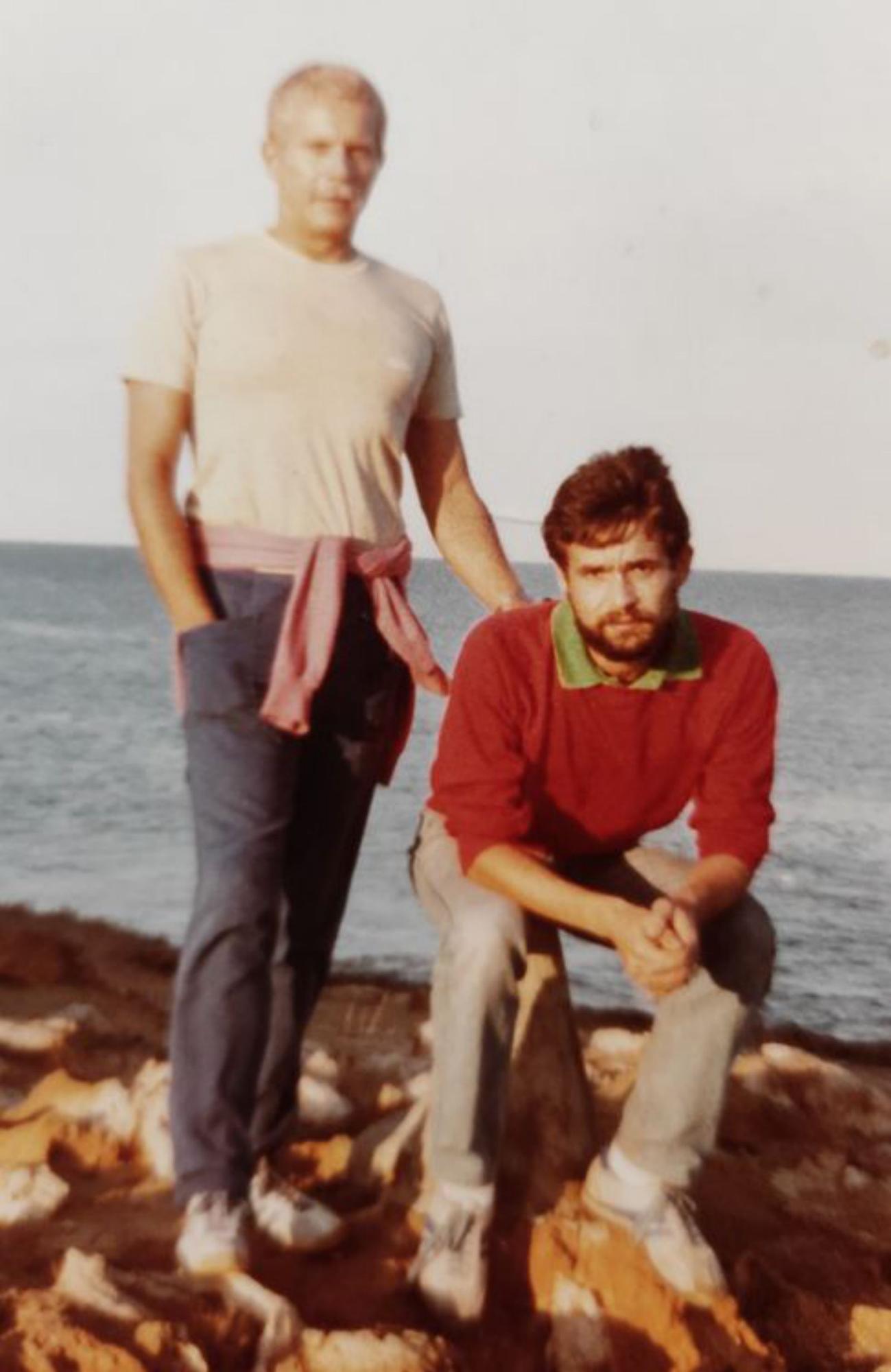 Emilio Menéndez y Carlos Baturín, antes de casarse.
