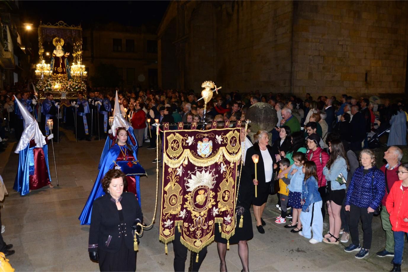 Cangas sintió el calor de la Virgen de los Dolores