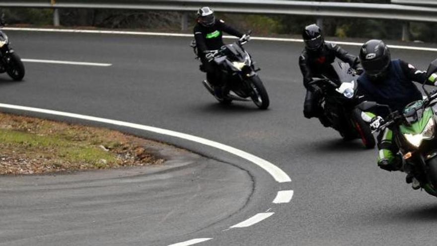 Die Anwohner forderten mehr Einsatz der Politik gegen die illegalen Motorradrennen in der Serra de Tramuntana auf Mallorca.