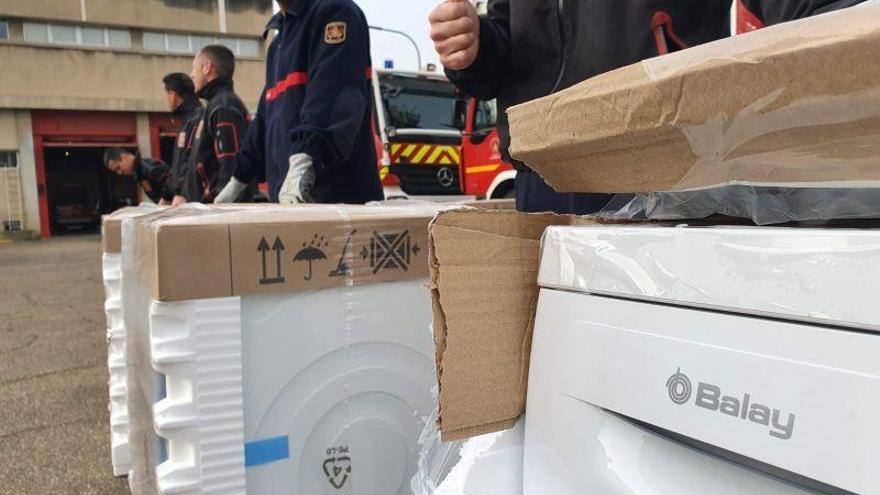 Donan lavadoras y secadoras al Cuerpo de Bomberos de Zaragoza