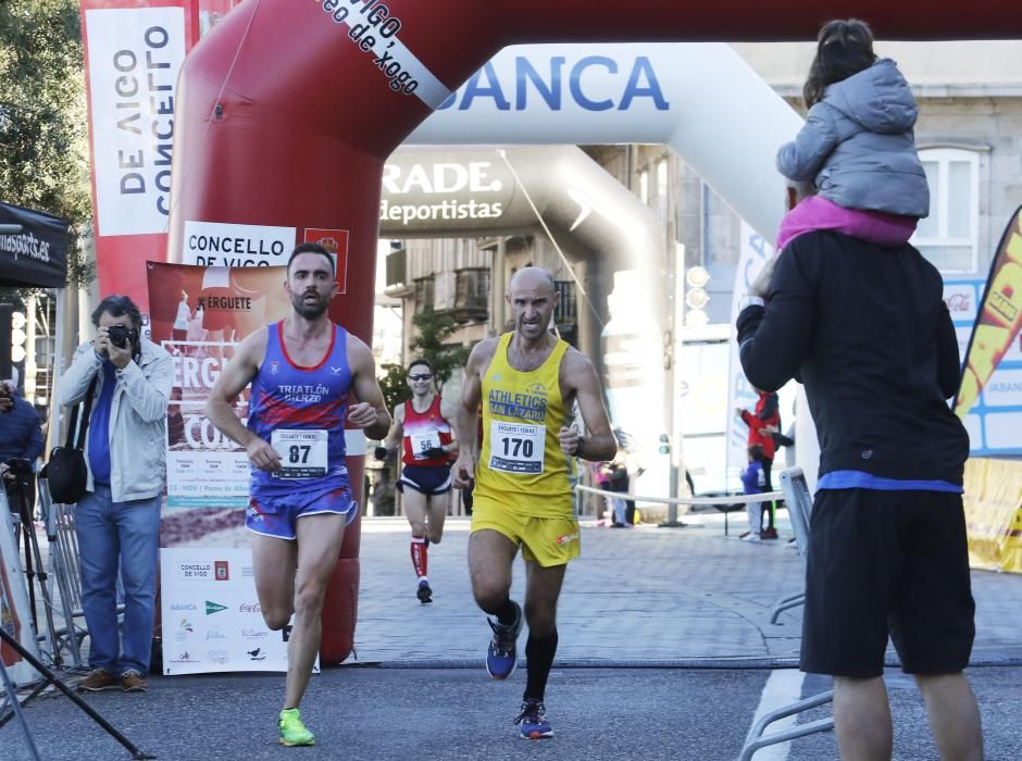 Daniel Bargiella se proclamó ganador de una carrera que llenó Vigo de humanidad