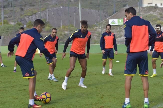 Entrenamiento de la UD Las Palmas en la mañana ...