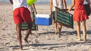 El sorprendente truco de la Guardia Civil para guardar los objetos de la valor en la playa: la crema solar no es lo que parece