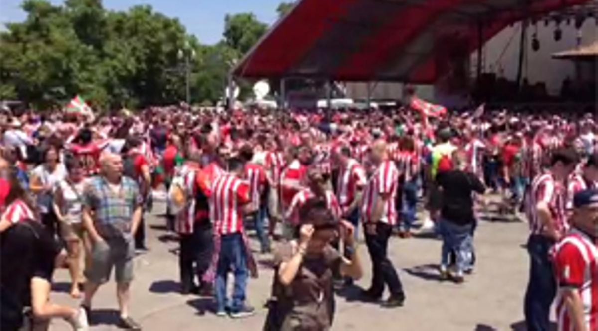 La afición del Athletic, volcada con su equipo