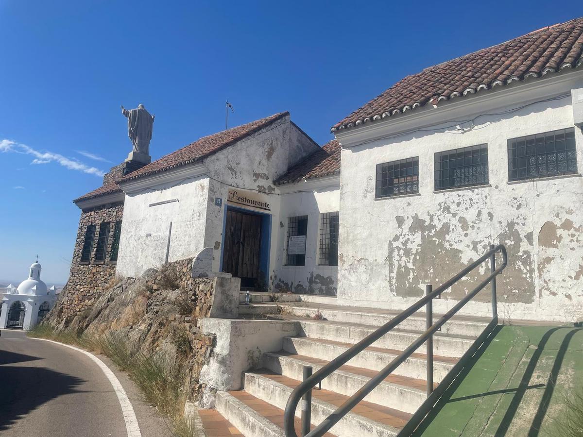 Fotogalería | La Cofradía de la Montaña de Cáceres recupera la cafetería tras años de litigio Fotogalería | La Cofradía de la Montaña de Cáceres recupera la cafetería tras años de litigio