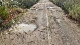 Vecinos de Castro y Brandilanes, aislados de Moveros por el estado de la carretera