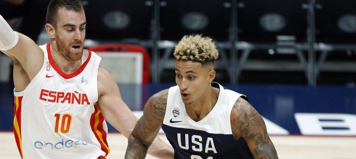 Kuzma frente a Claver en el amistoso EEUU-EspaÃ±a en Anaheim.