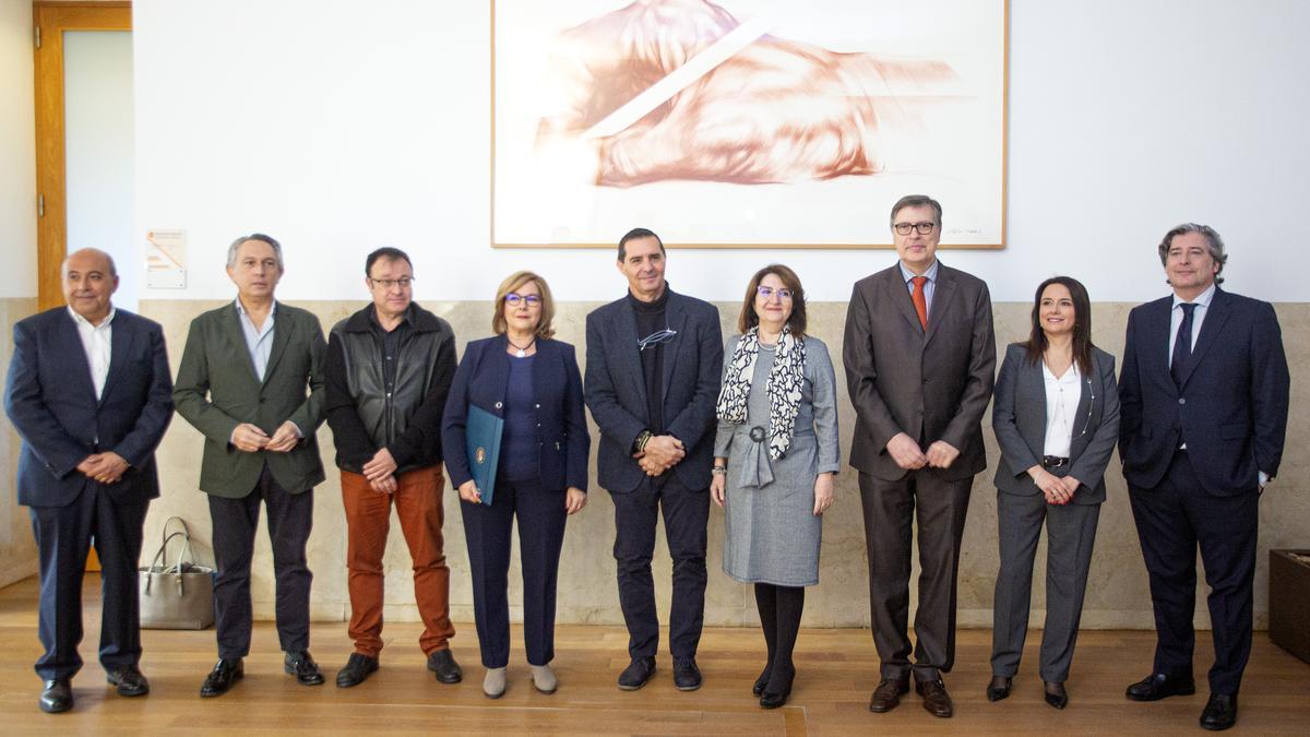 Foto de familia de los impulsores de la Cátedra del Cambio Climático de la UA