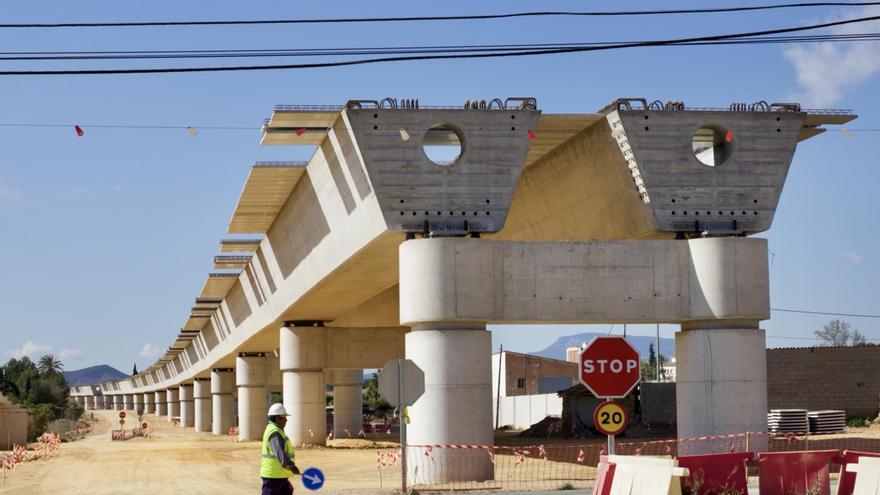 Adif saca a licitación dos subestaciones eléctricas para el AVE a Almería