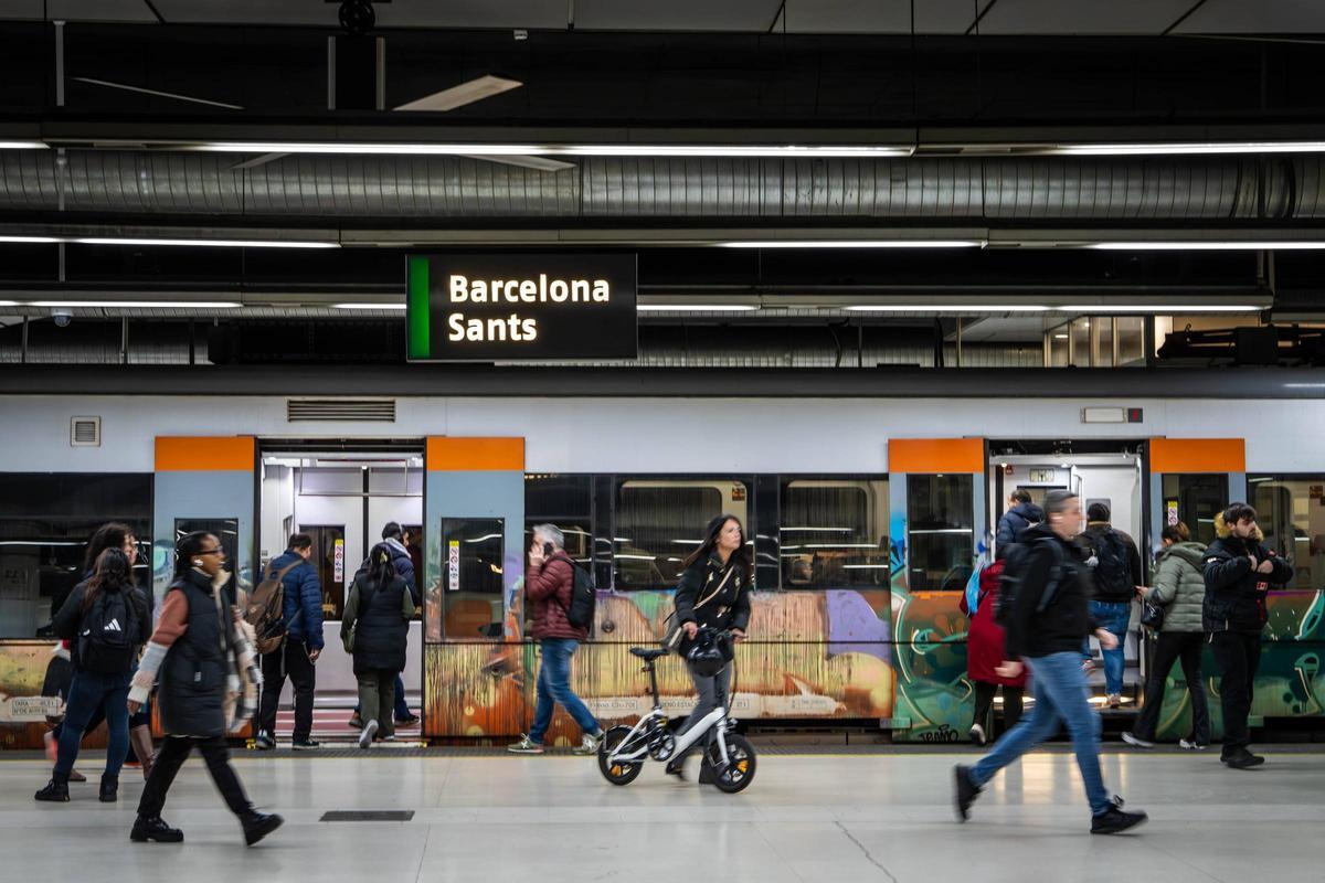 Ambiente en un andén de la estación de Sants, en Barcelona, la semana pasada.