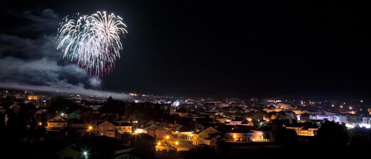 Fuegos artificiales en las fiestas de As Dores, en Lalín