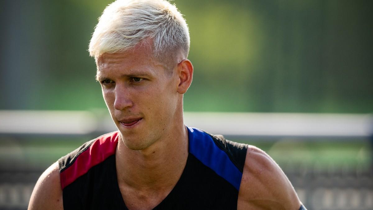 Dani Olmo entrenando con el Barça.