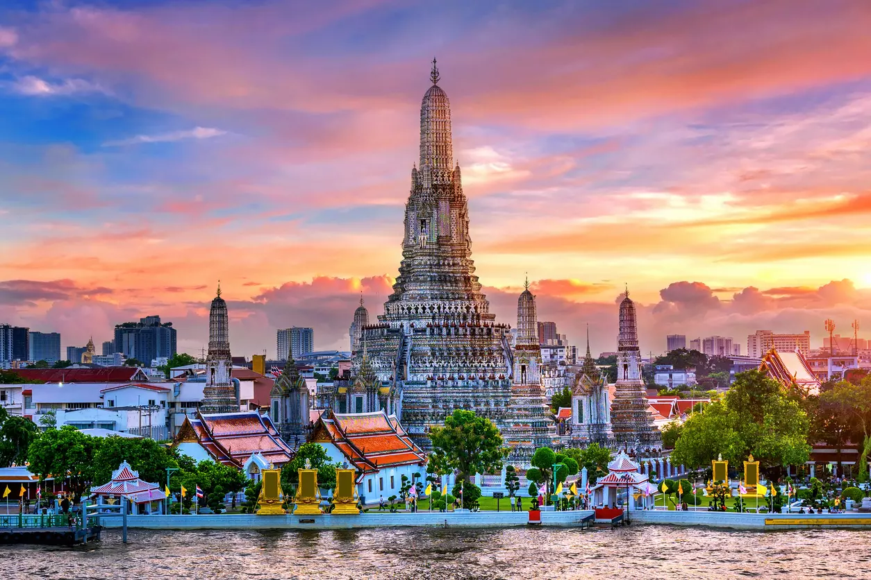 Bangkok, la capital de los templos junto al río, los canales y la cocina callejera