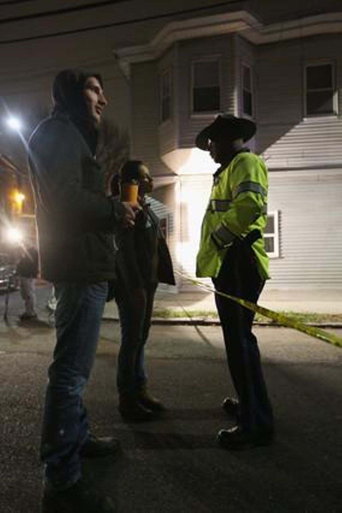 Veïns de Watertown pregunten a la policia quan podran tornar a casa.