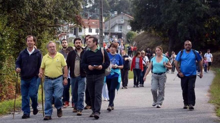 Luis Bará encabeza el nutrido grupo de participantes en este primer roteiro.  // R.V.