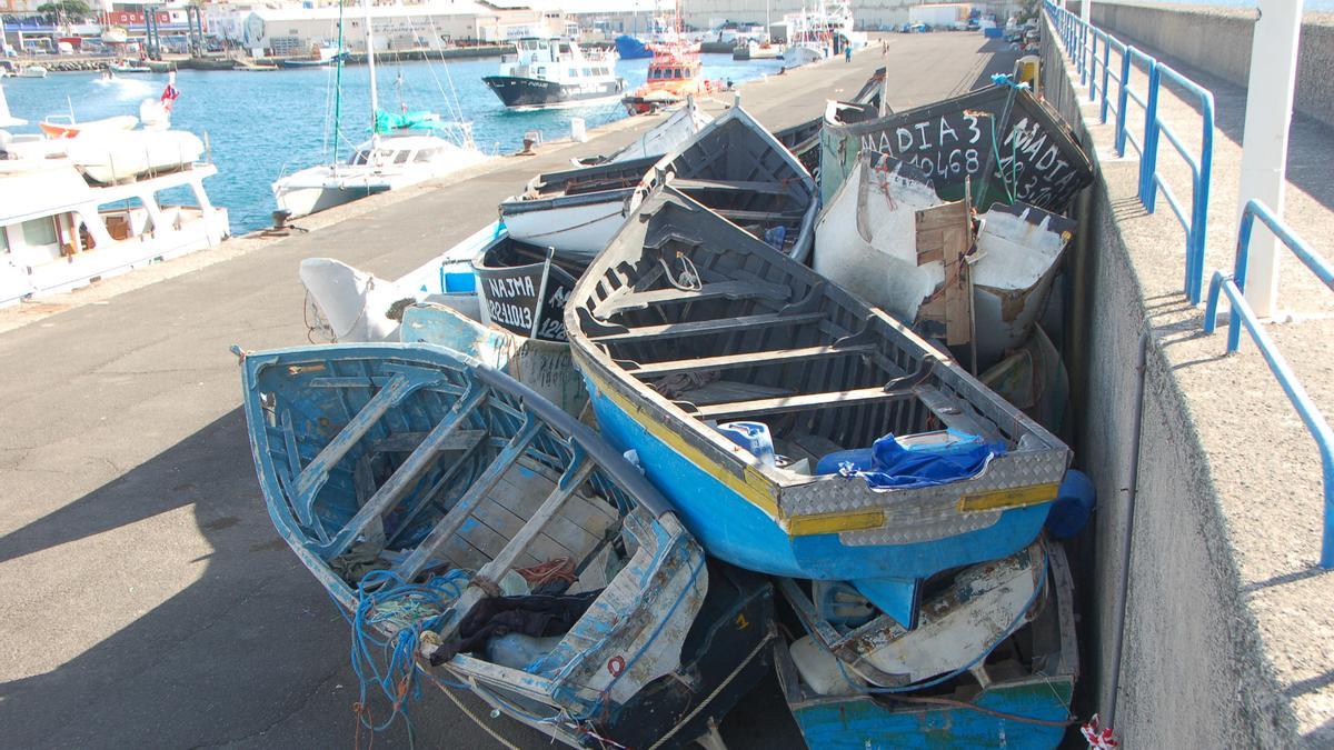 Pateras en el muelle Arguineguín