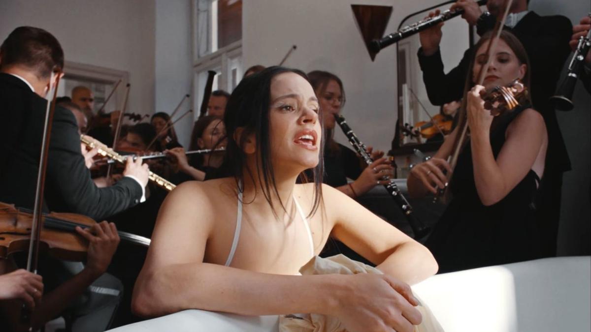 La cantant Rosalía, al videoclip de la cançó ‘Berghain’.