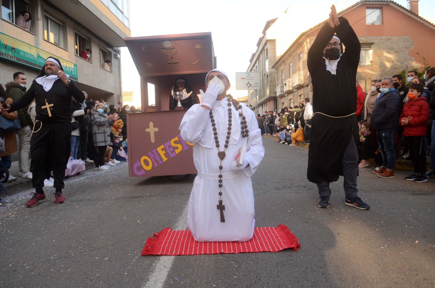 Desfile del Momo en Vilanova para despedir el Entroido 2022.