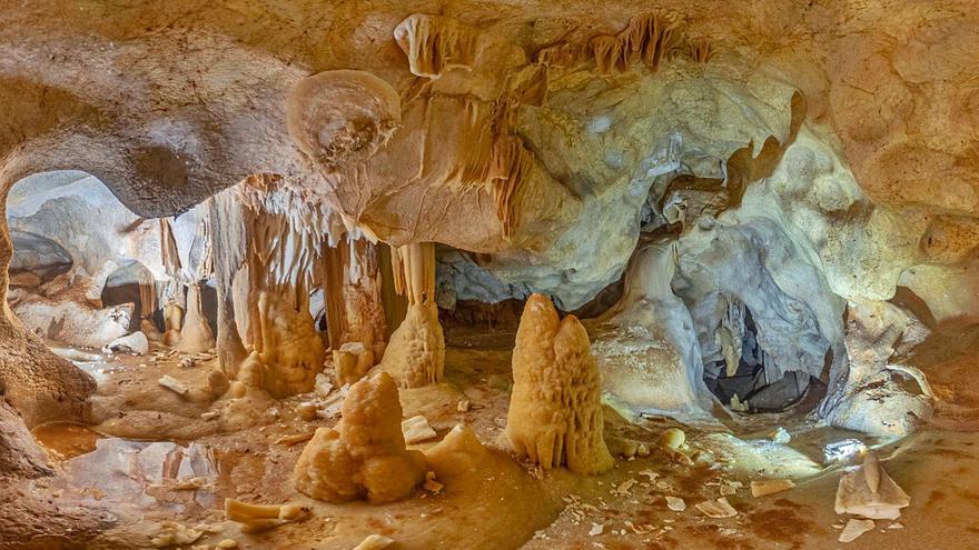 El interior de la cueva descubierta en La Araña.