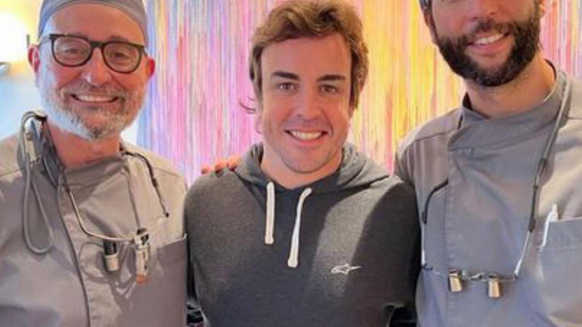 Alonso junto a dos dentistas de Dental Opera. | Instagram