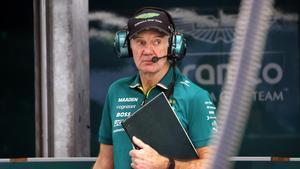 Adrian Newey, ingeniero jefe de Aston Martin, durante un GP de 2026