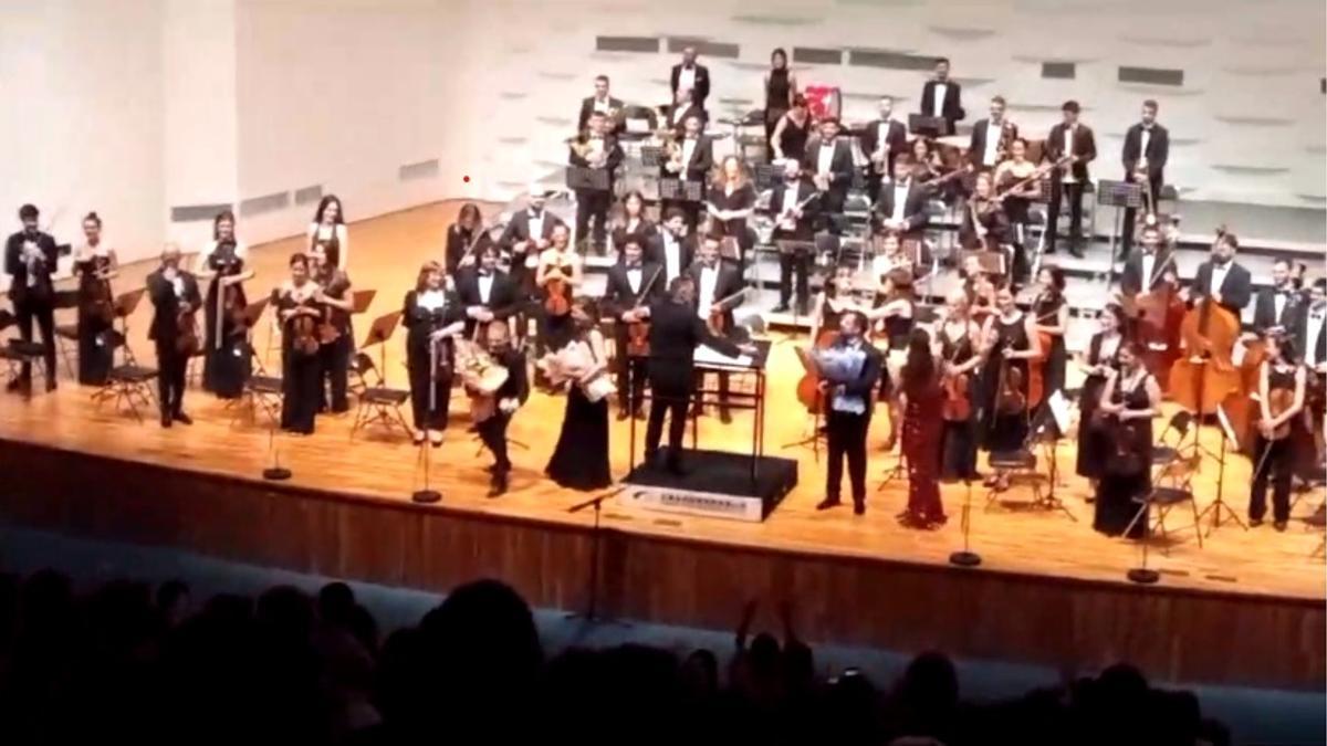 La Orquesta Reino de Aragón, al final de su actuación.