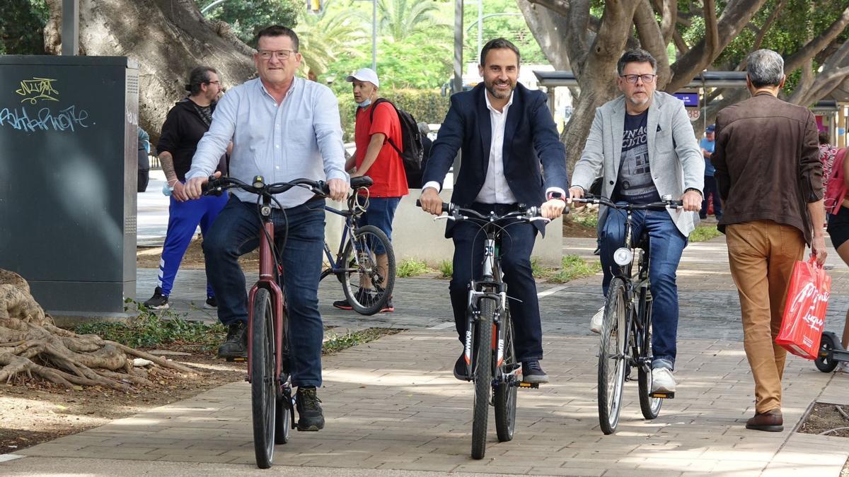 Elecciones en Málaga 2023 | Dani Pérez se compromete a poner en marcha un  sistema de alquiler de bicicletas eléctricas en Málaga